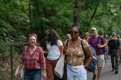 La_Jira-00948-Crowd-walks-on-trail-scaled